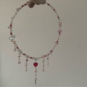 pink, red & white beaded necklace ♥️🎀